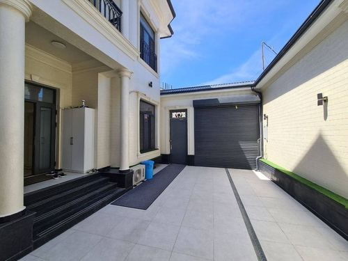 7-room house, 330 m²