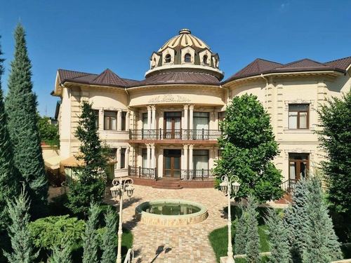 8-xonali uy, 1600 m²