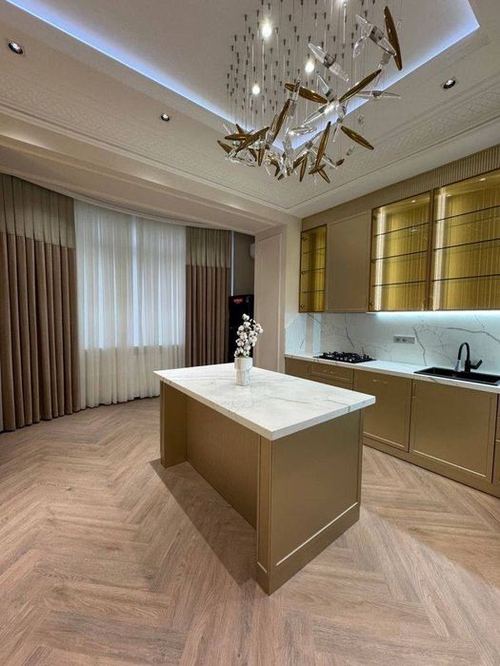 4-xonali kvartira, 180 m²