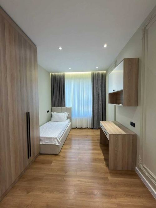 4-xonali kvartira, 77 m²