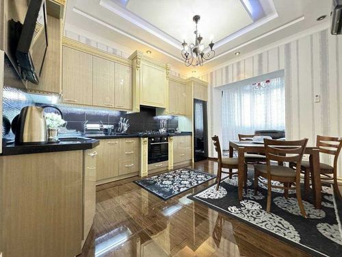 4-xonali kvartira, 270 m²