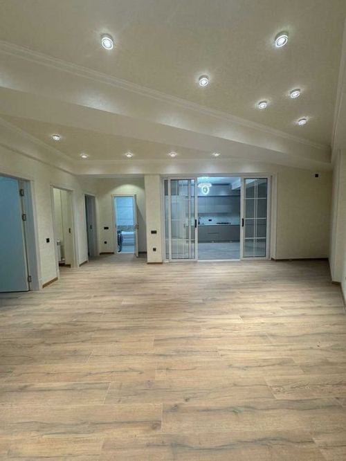 4-xonali kvartira, 160 m²