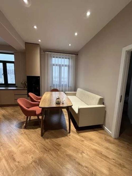 4-комнатная квартира, 130 м²