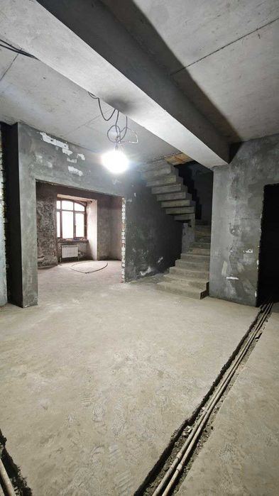 6-room apartment, 247 m²