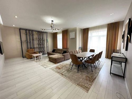 4-комнатная квартира, 182 м²