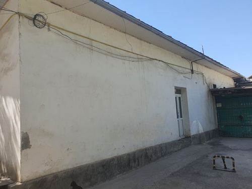 Uy sotiladi 8 xona 210 kvadrat