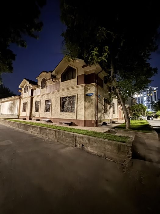 10-комнатный дом, 380 м², Ташкент, Чиланзарский район, в аренду