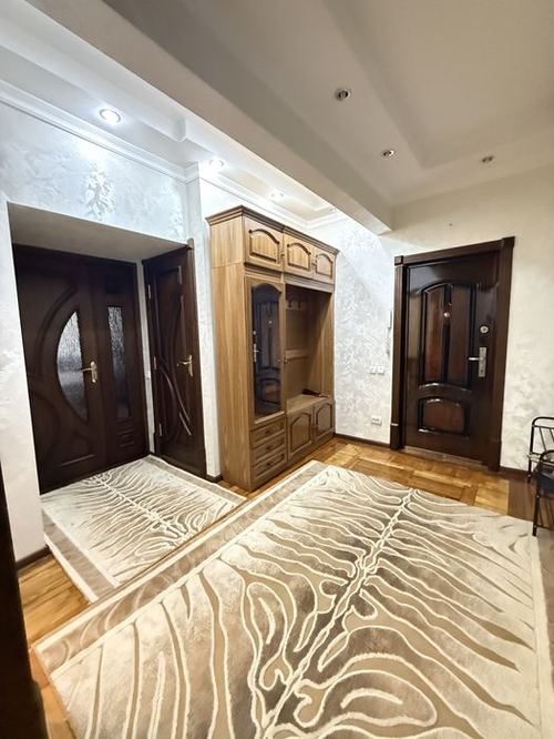 3-xonali kvartira, 90 m²