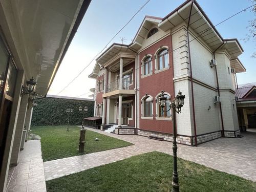 8-xonali uy, 800 m²