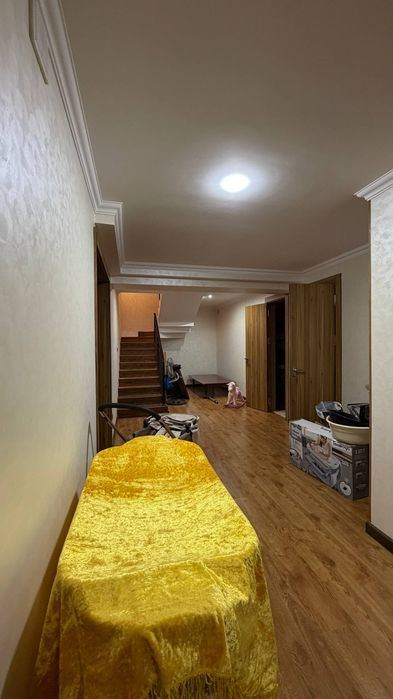 8-xonali uy, 420 m²