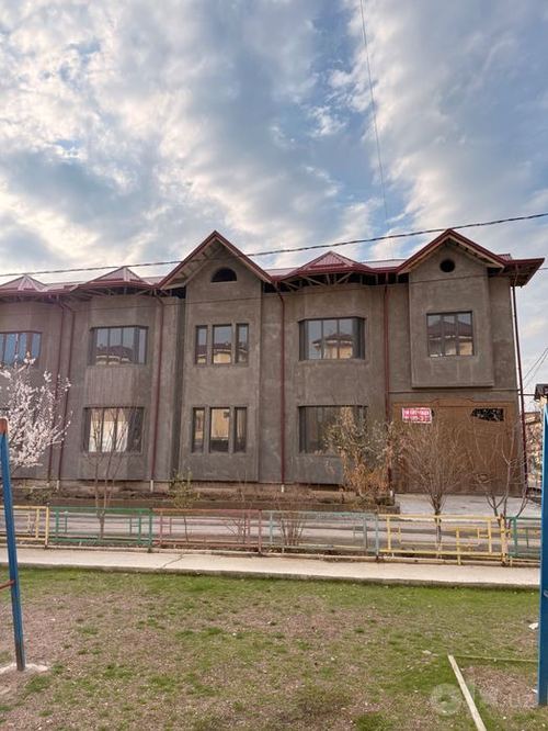 13-xonali uy, 350 m²
