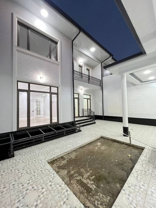 6-комнатный коттедж, 330 м²