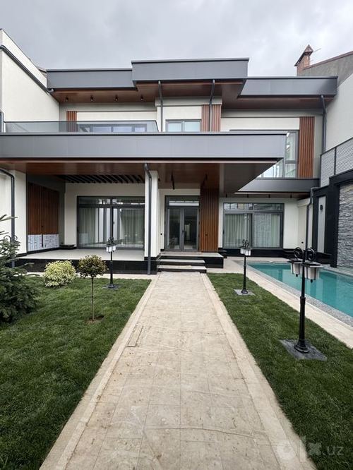 7-комнатный дом, 500 м²