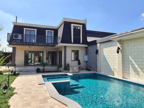 5-room house, 300 m²
