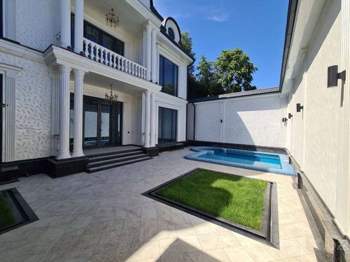 7-room house, 870 m²
