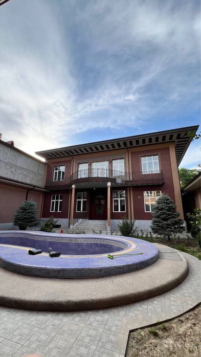 11-xonali uy, 800 m²