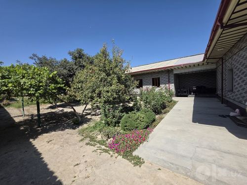 7-xonali uy, 1500 m²