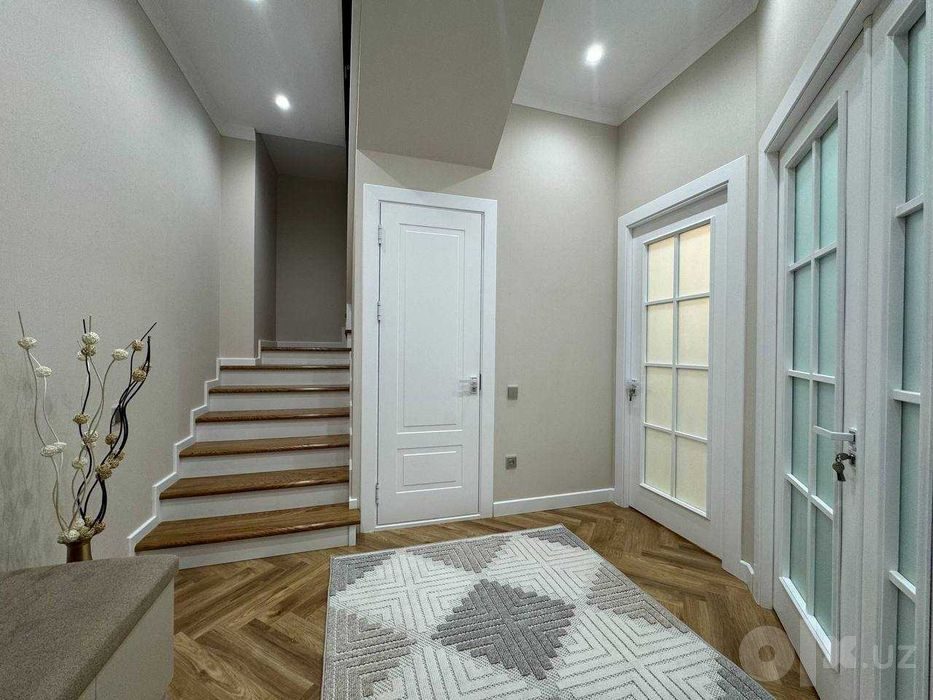 4-комнатная квартира, 130 м², Ташкент, Яшнабадский район, на продажу