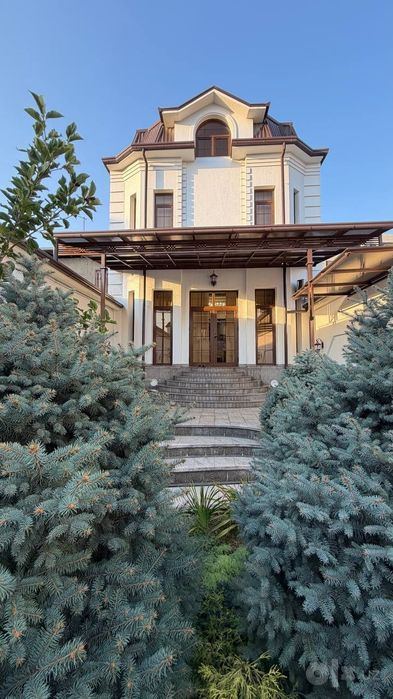 8-room house, 600 m²