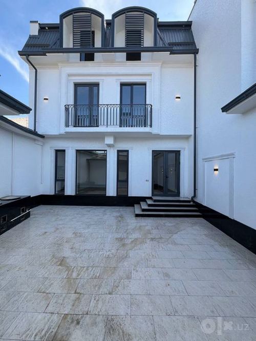 7-комнатный коттедж, 300 м²