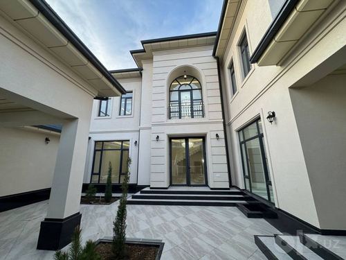 7-xonali uy, 550 m²