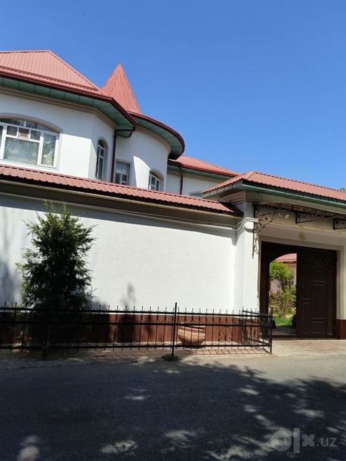 10-xonali uy, 7000 m²