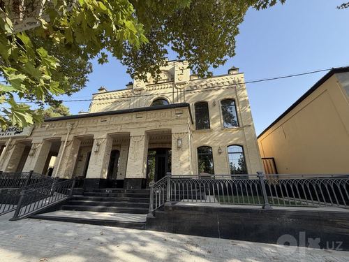 Samarqand shahar markazida 1000 m² 3 qavatli bino ijaraga beriladi