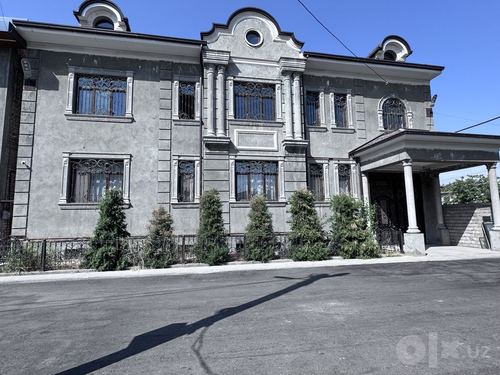 8-комнатный дом, 495 м²