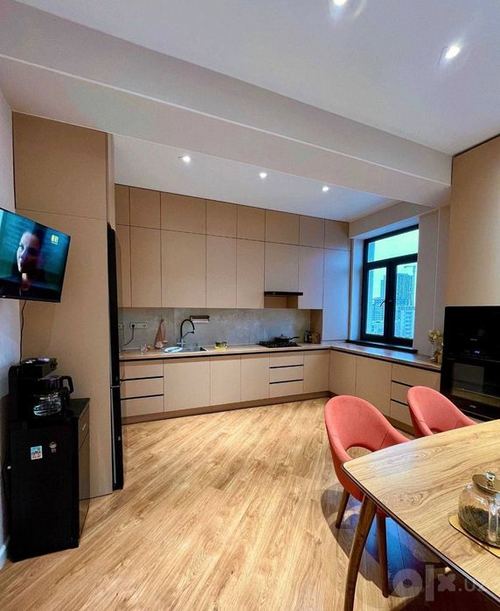 4-xonali kvartira, 130 m²