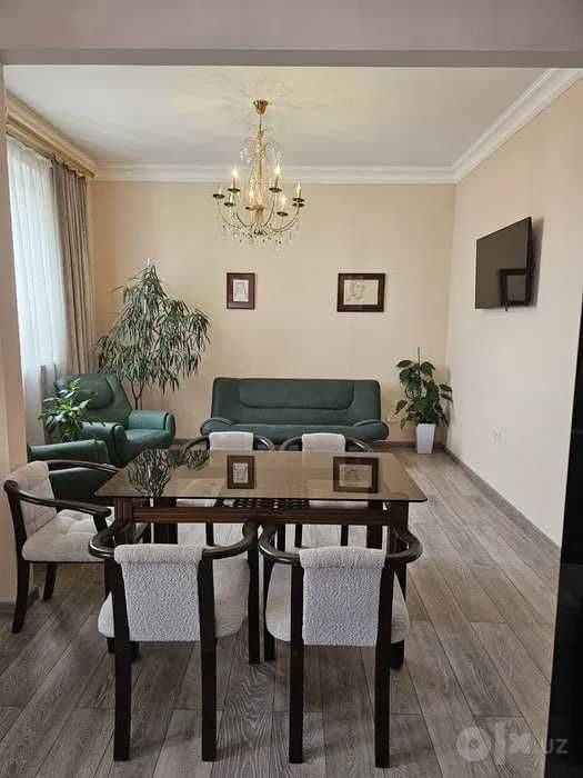 4-комнатная квартира, 136 м², Ташкент, Мирабадский район, на продажу