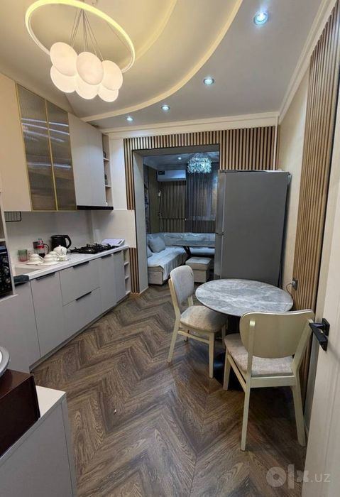 3-xonali kvartira, 82 m²
