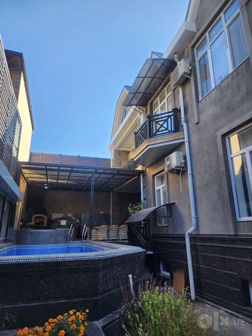 8-xonali uy, 775 m²