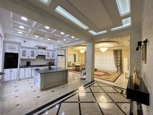 7-комнатный дом, 300 м²