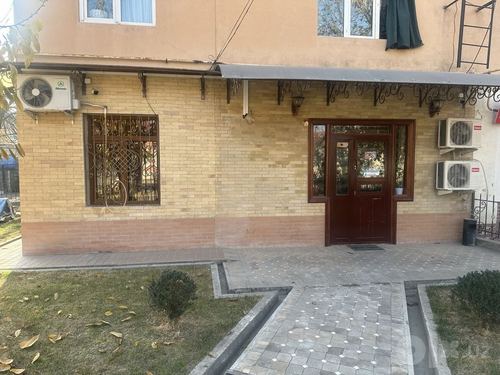 Нотурар бино сотилади 70м2 ёки арендага берилади олдида2сотих боги бор