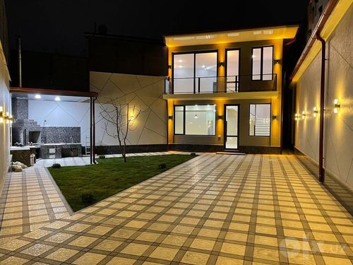 6-комнатный дом, 300 м²