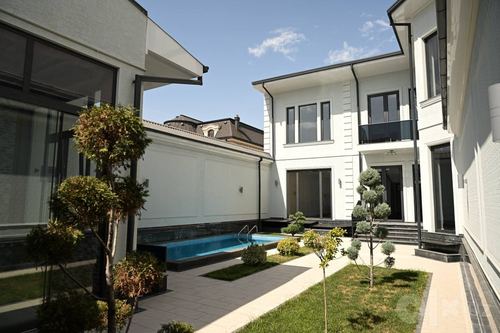 8-room house, 600 m²