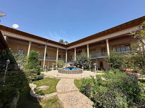 25-room house, 1200 m²