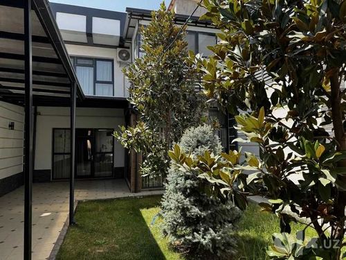 8-room cottage, 300 m²
