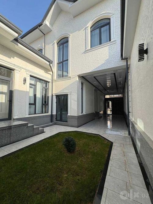 6-комнатный коттедж, 300 м²