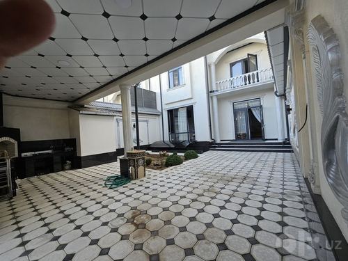 7-комнатный коттедж, 220 м²