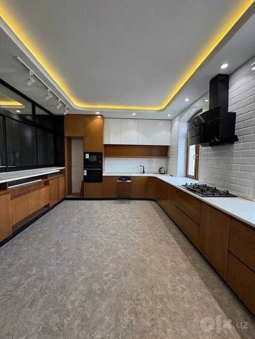 5-комнатная квартира, 212 м²