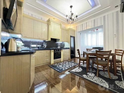 4-xonali kvartira, 270 m²