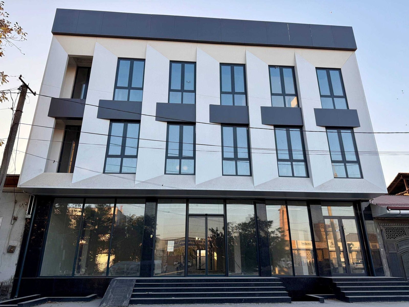 Ijaraga: 1350m2. Mo'ljal: J.K. Alamazar City / Jomiy