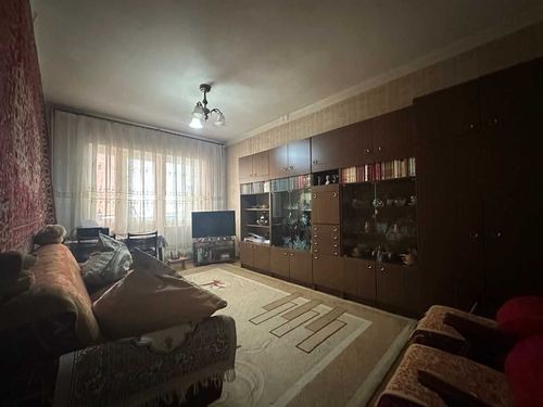 Selling my 3-room apartment, 77 series - 3/3/4, in Almazar district
