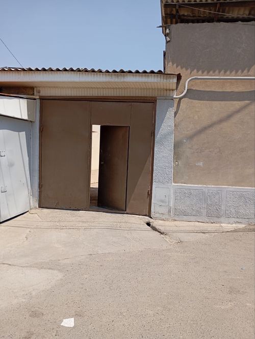Courtyard for sale in Olmazor district