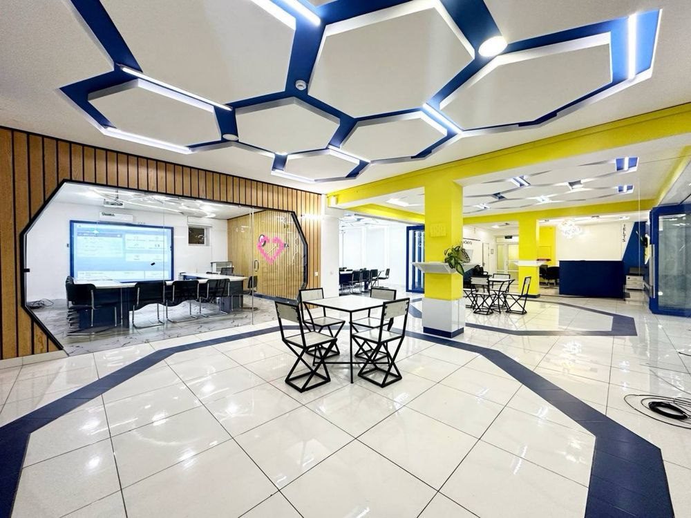 Office/Euro office for rent along the road 316m2 - Financial