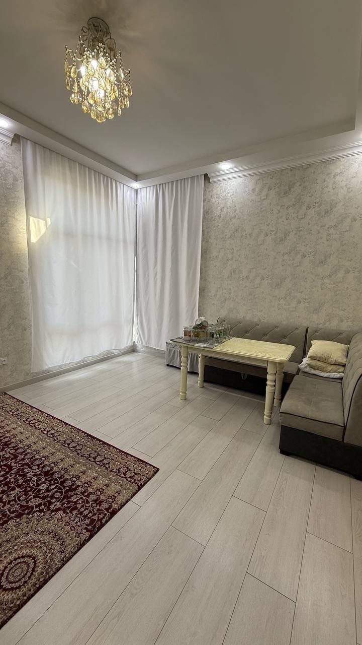 5-комнатный дом, 2000 м², Ташкент, Юнусабадский район, на продажу