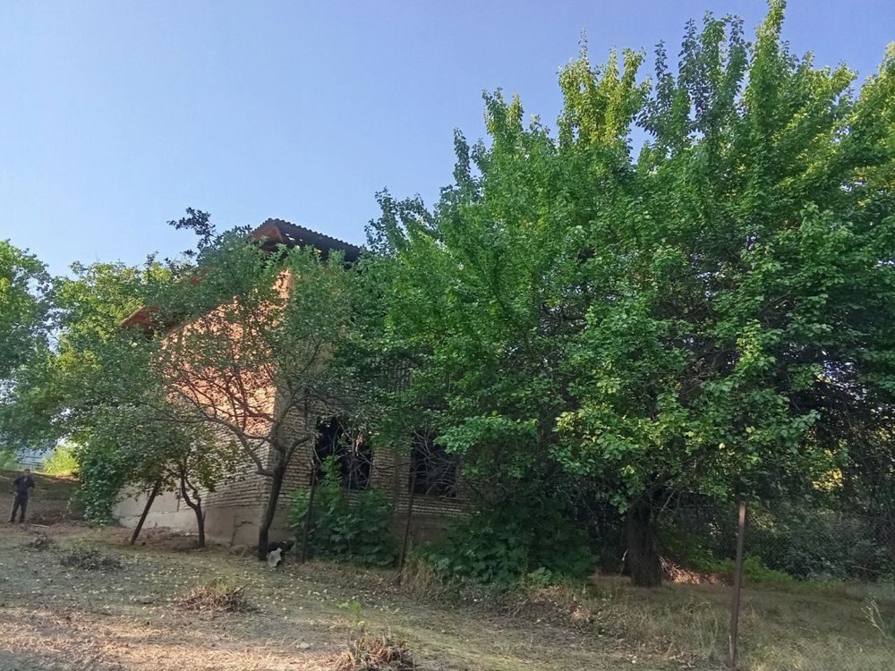 Dacha uchastkasi sotiladi