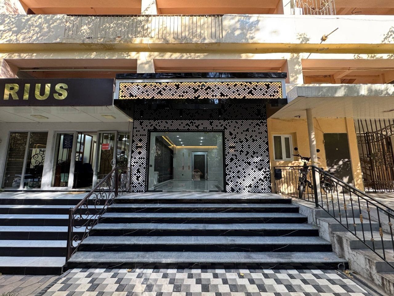 Sotiladi, noturar joy C5, Oloy / Jasorat monumenti
