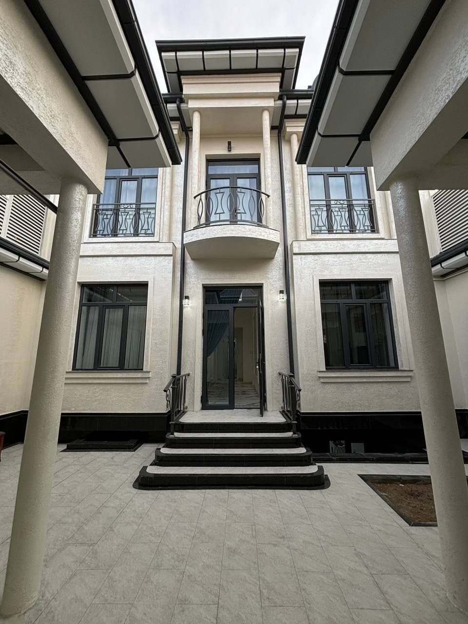 6-комнатный дом, 380 м², Ташкент, Юнусабадский район, на продажу